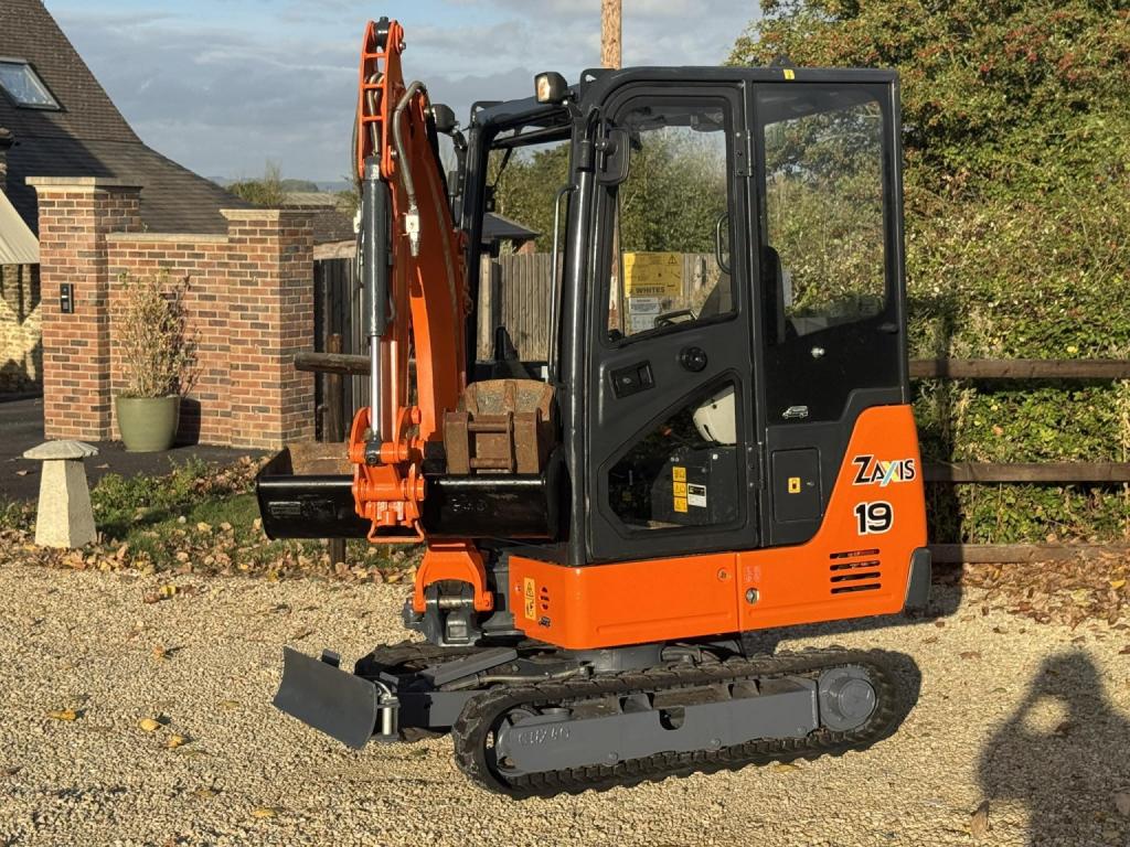 View FORD TRANSIT TIPPER Hitachi Zaxis- 19 Cab Digger