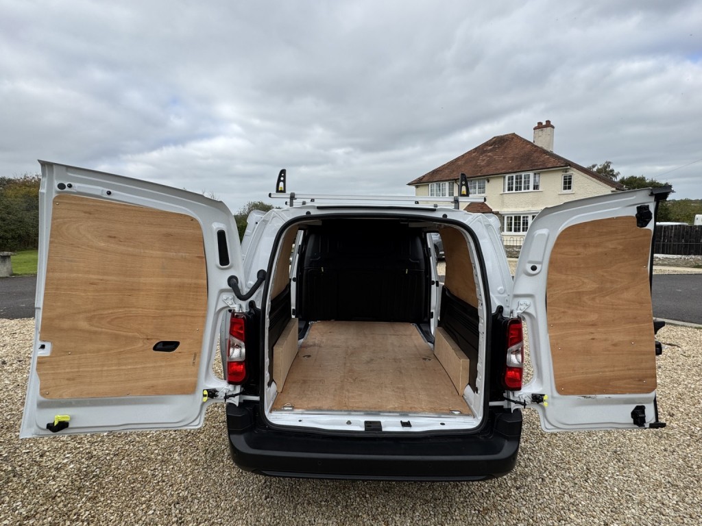 View PEUGEOT PARTNER 1.5 BlueHDi 950 LWB Professional Premium +