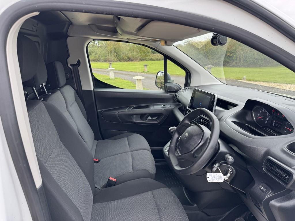 View PEUGEOT PARTNER 1.5 BlueHDi 950 LWB Professional Premium +