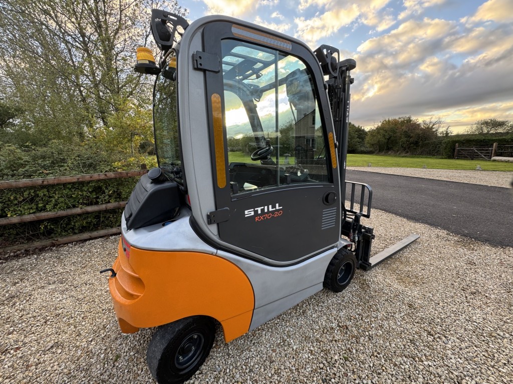 View FORD COURIER Still RX70-20 FORK-LIFT 