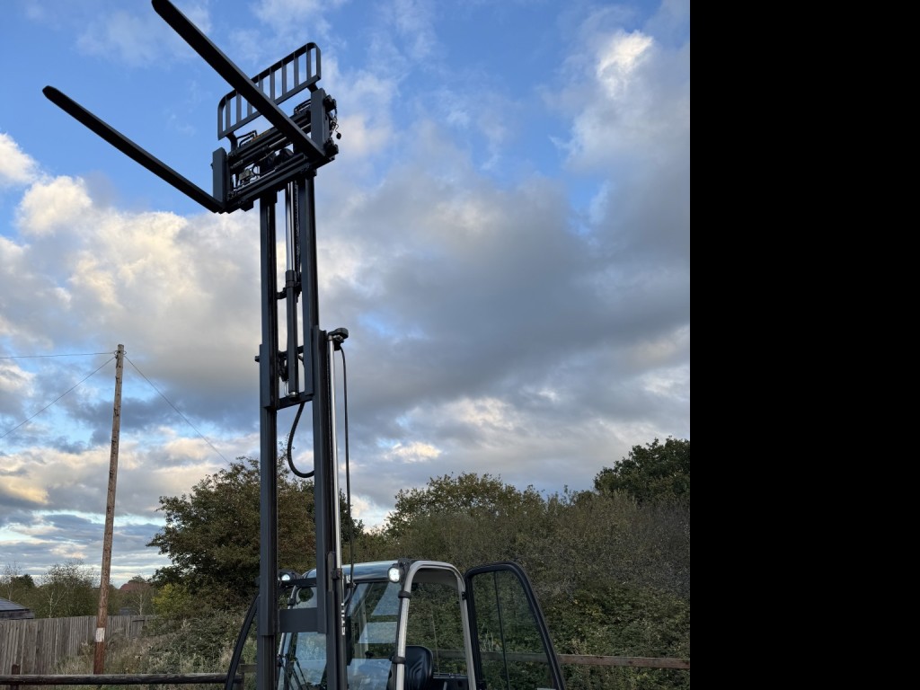 View FORD COURIER Still RX70-20 FORK-LIFT 