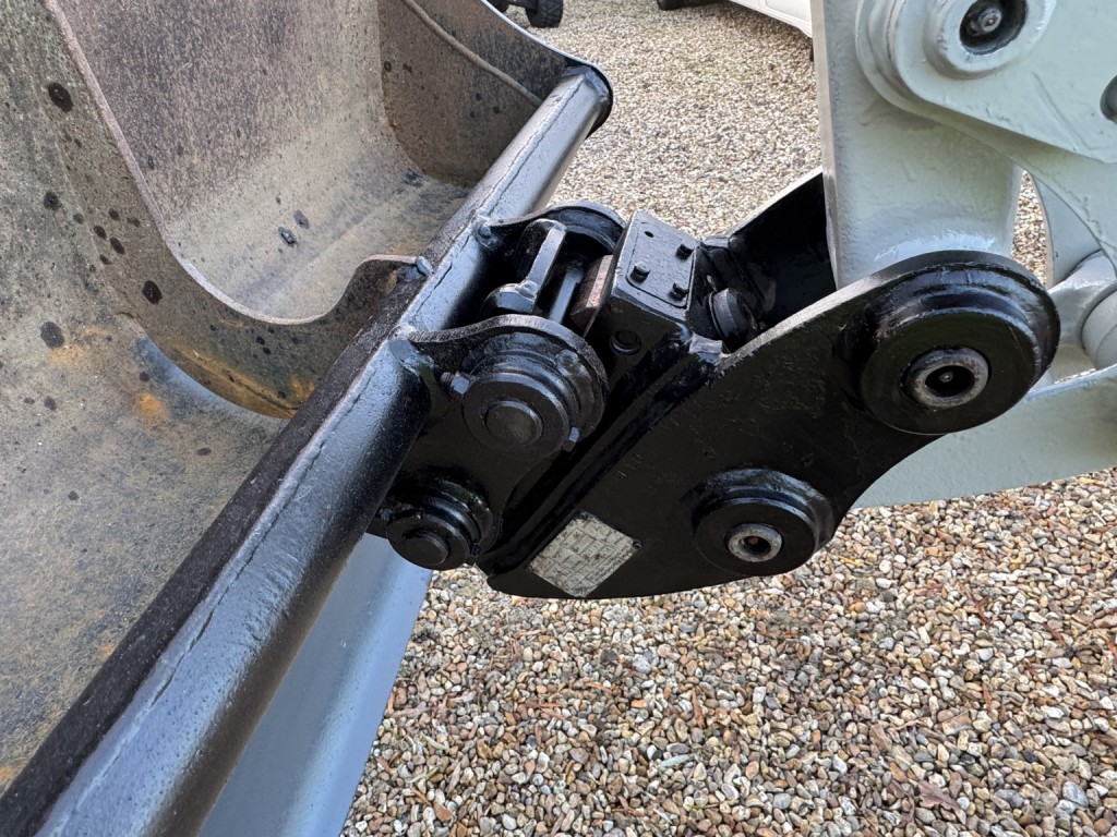 View FORD TRANSIT Takeuchi TB216 Digger