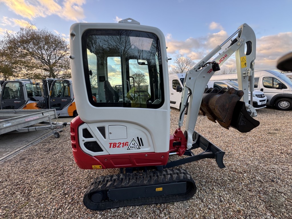 View FORD TRANSIT Takeuchi TB216 Digger