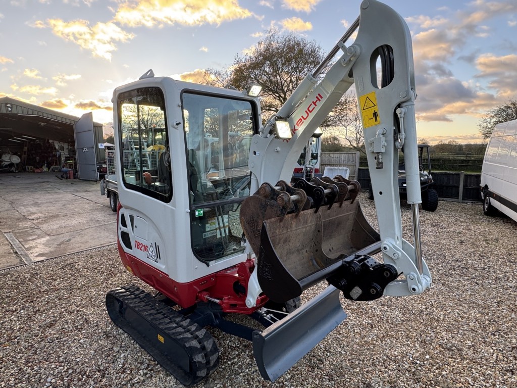 View FORD TRANSIT Takeuchi TB216 Digger