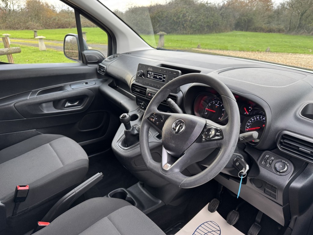View VAUXHALL COMBO 1.5 Turbo D CARGO 2300 Dynamic