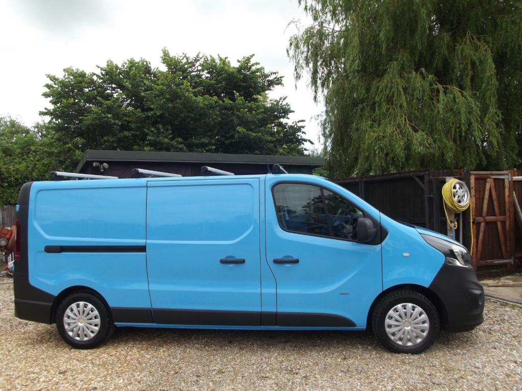 VAUXHALL VIVARO