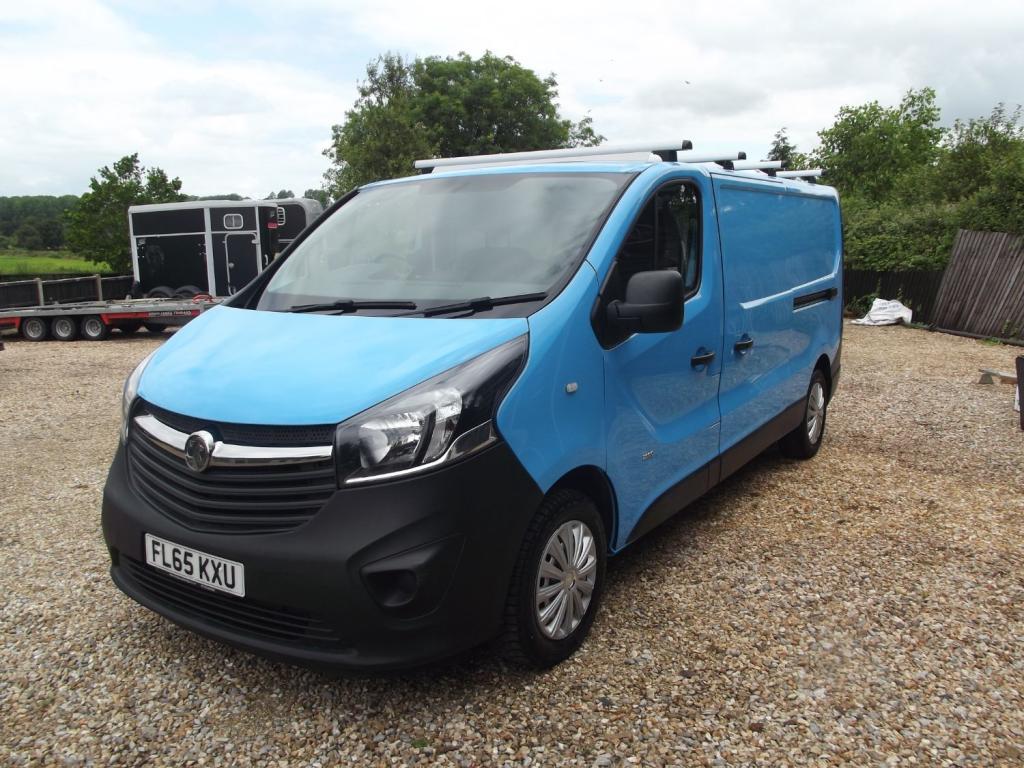VAUXHALL VIVARO