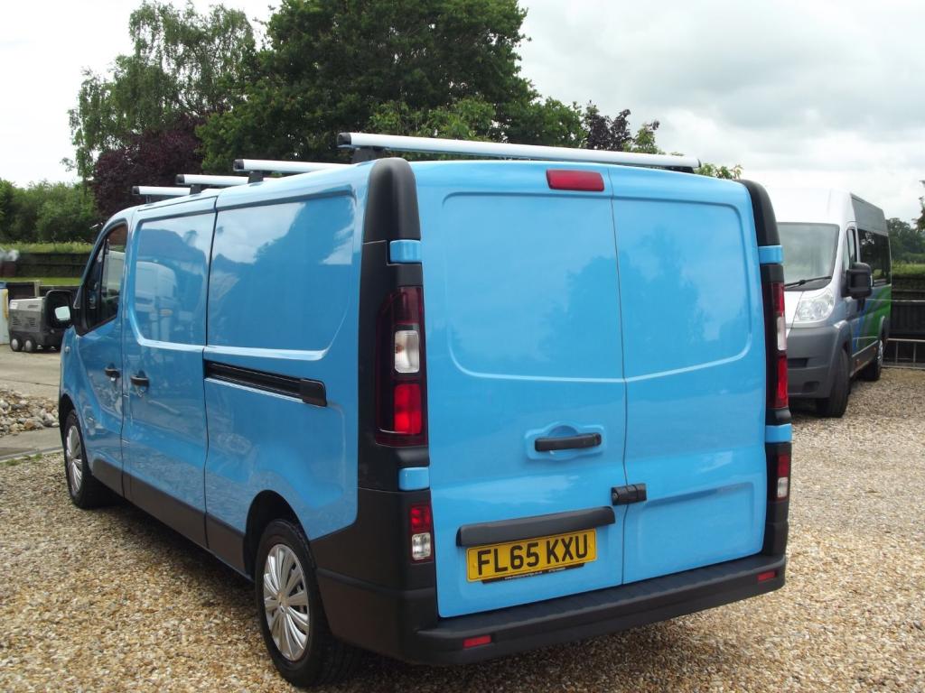 VAUXHALL VIVARO