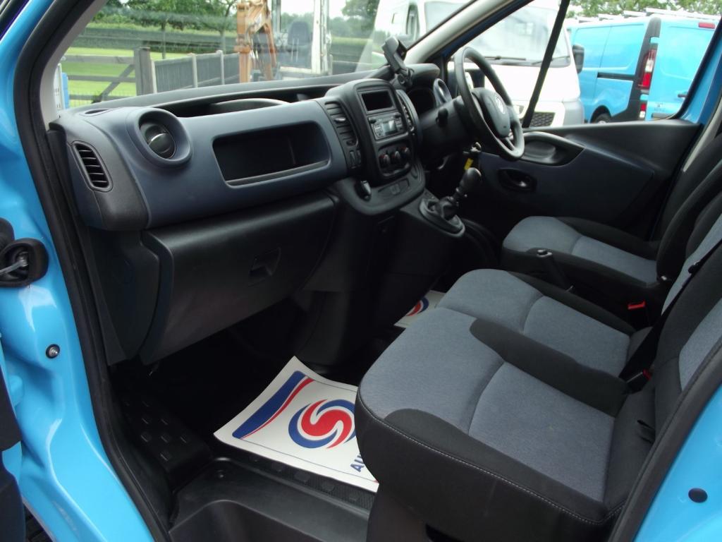VAUXHALL VIVARO