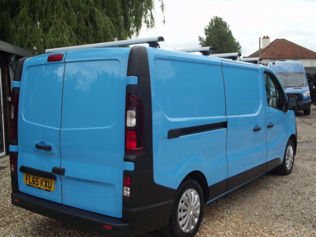 VAUXHALL VIVARO