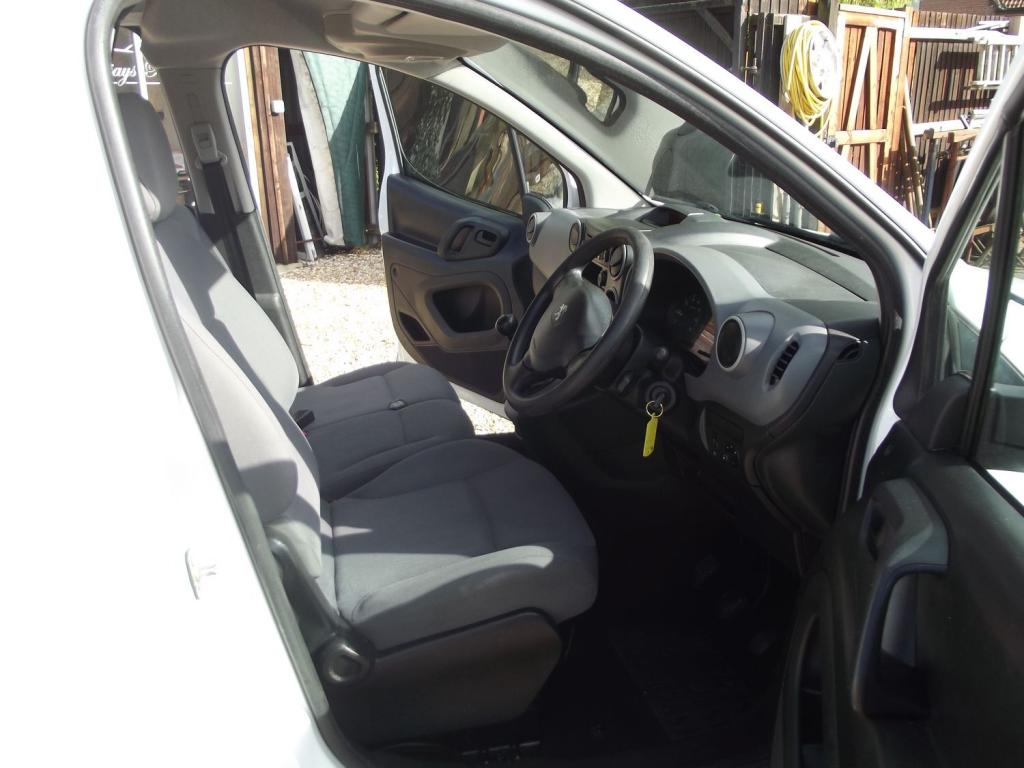 View PEUGEOT PARTNER HDI PROFESSIONAL L1 850