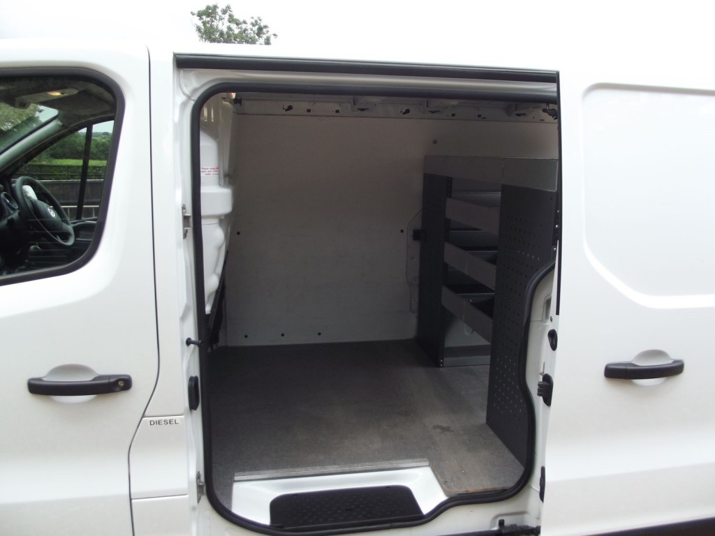VAUXHALL VIVARO
