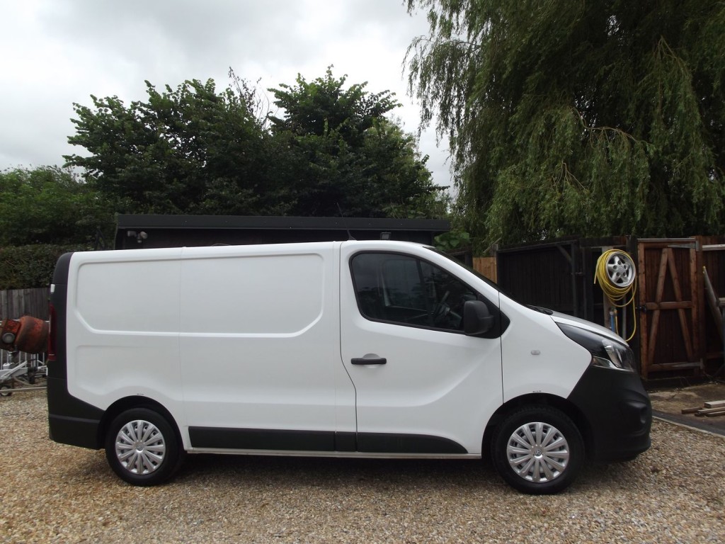 VAUXHALL VIVARO