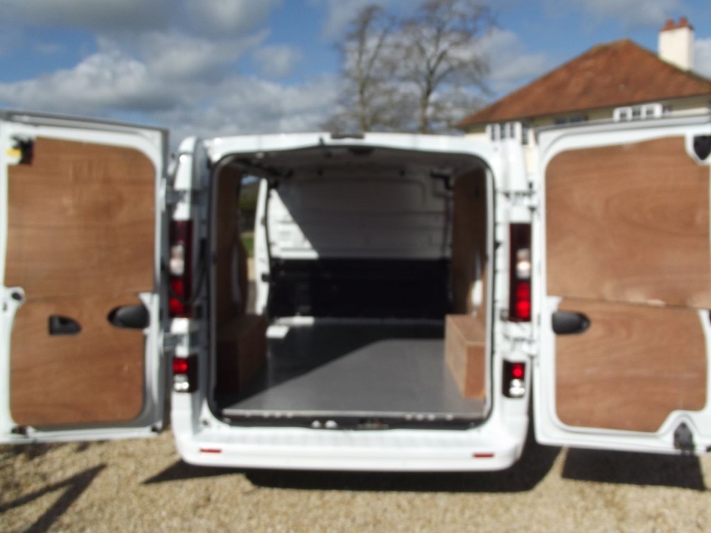 View VAUXHALL VIVARO 2900 L1H1 CDTI PANEL VAN SPORTIVE