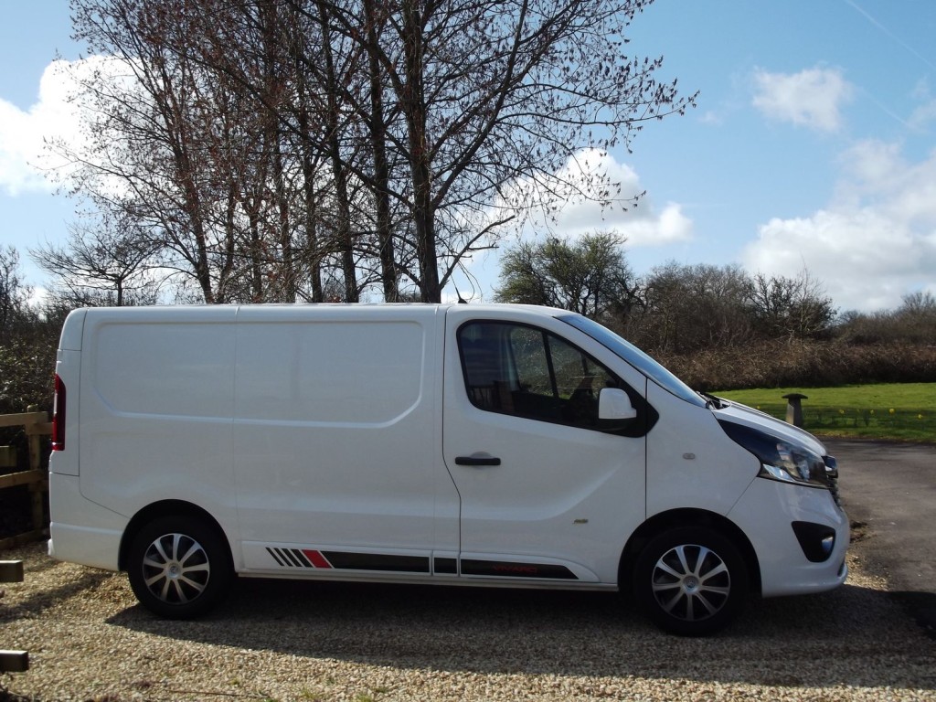 VAUXHALL VIVARO