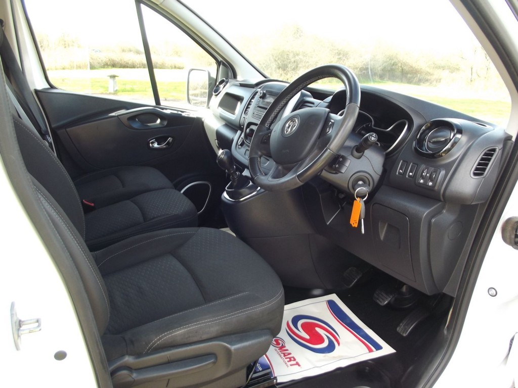 VAUXHALL VIVARO