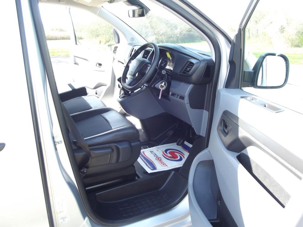 View PEUGEOT EXPERT BLUE HDI PROFESSIONAL STANDARD