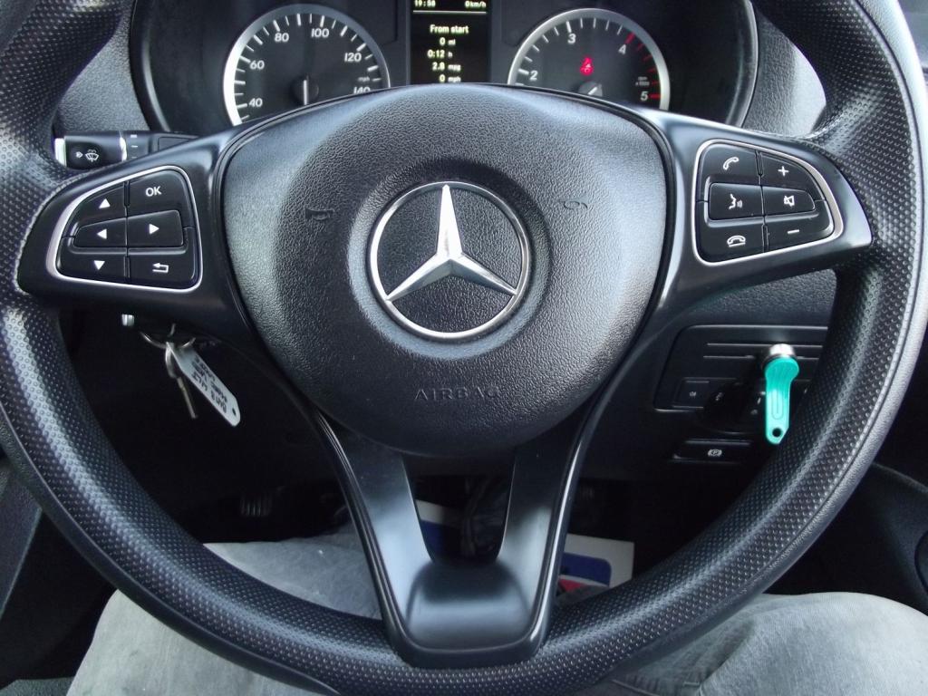 View MERCEDES-BENZ VITO 111 CDI