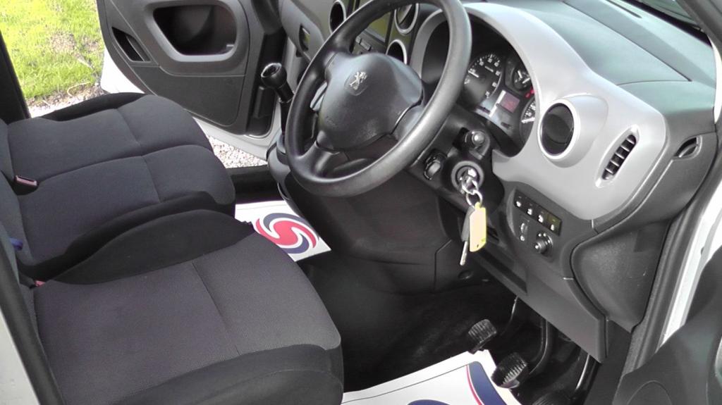 View PEUGEOT PARTNER BLUE HDI PROFESSIONAL L2