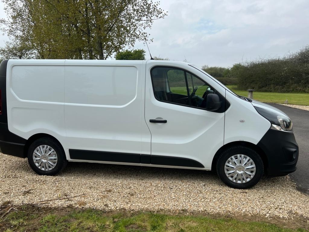 VAUXHALL VIVARO
