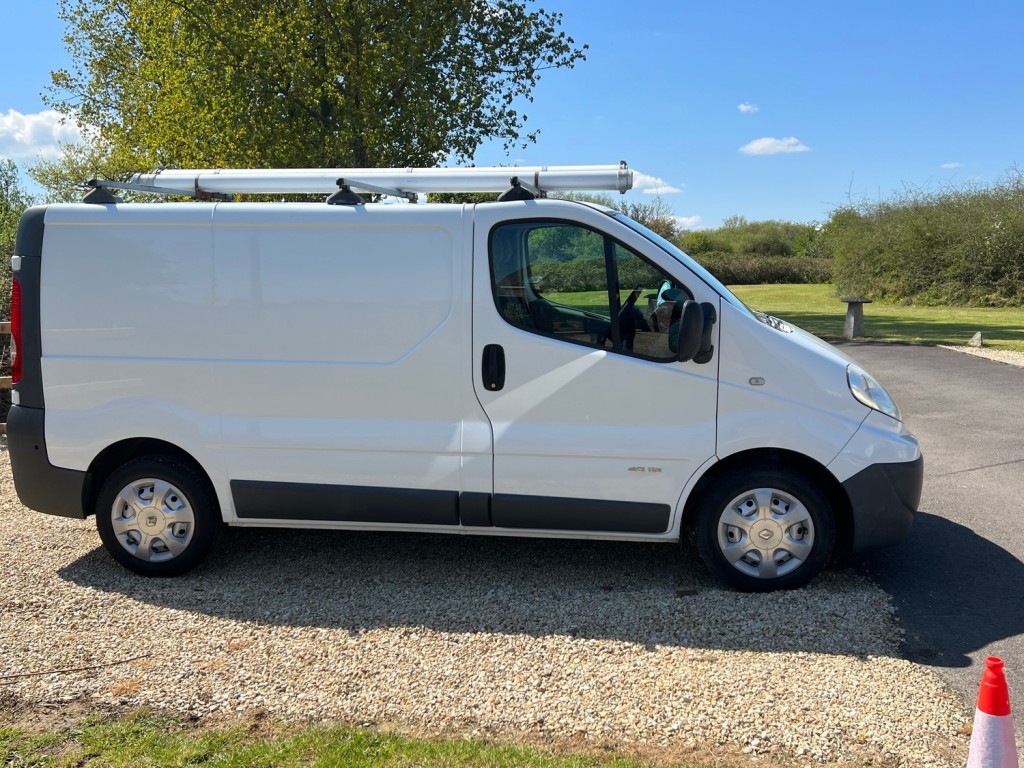 View RENAULT TRAFIC SL27+  DCI 115 SWB PV