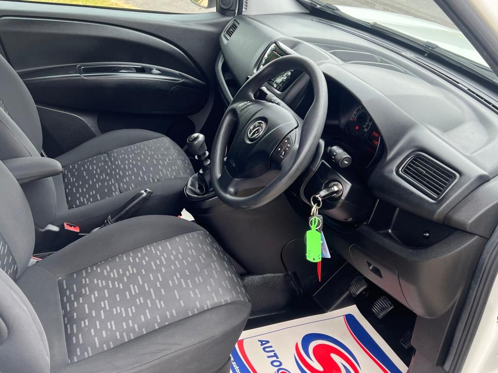 View VAUXHALL COMBO L2H1 2300 CDTI SS