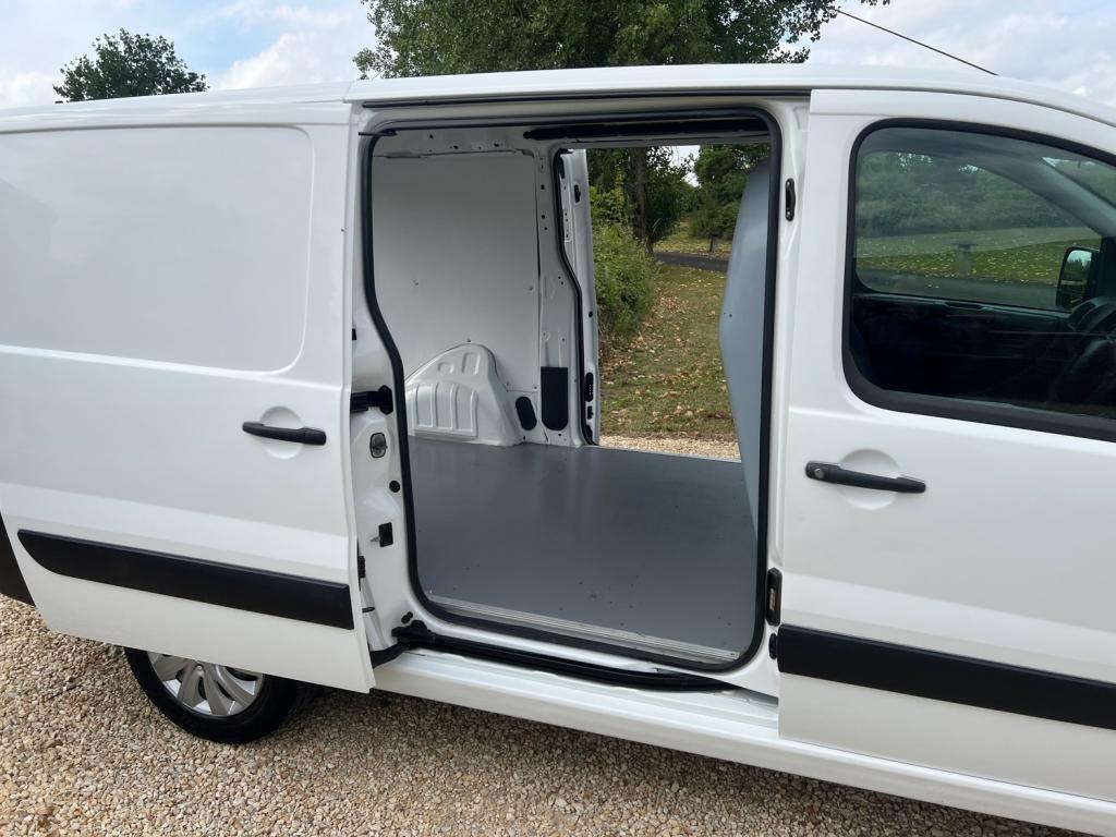 View PEUGEOT EXPERT HDI 1200 L2H1 Panel Van
