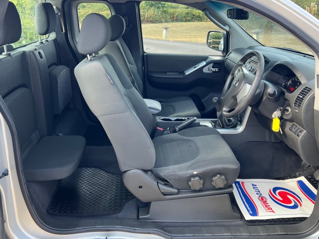 NISSAN NAVARA