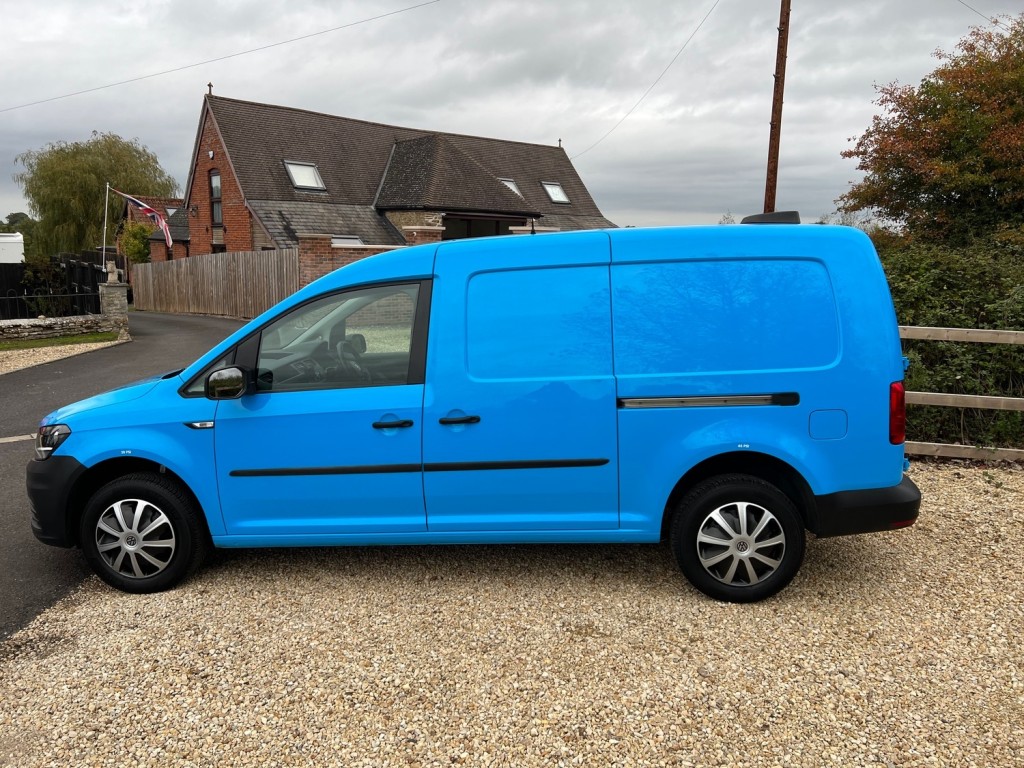 View VOLKSWAGEN CADDY MAXI 2.0 TDI STARTLINE