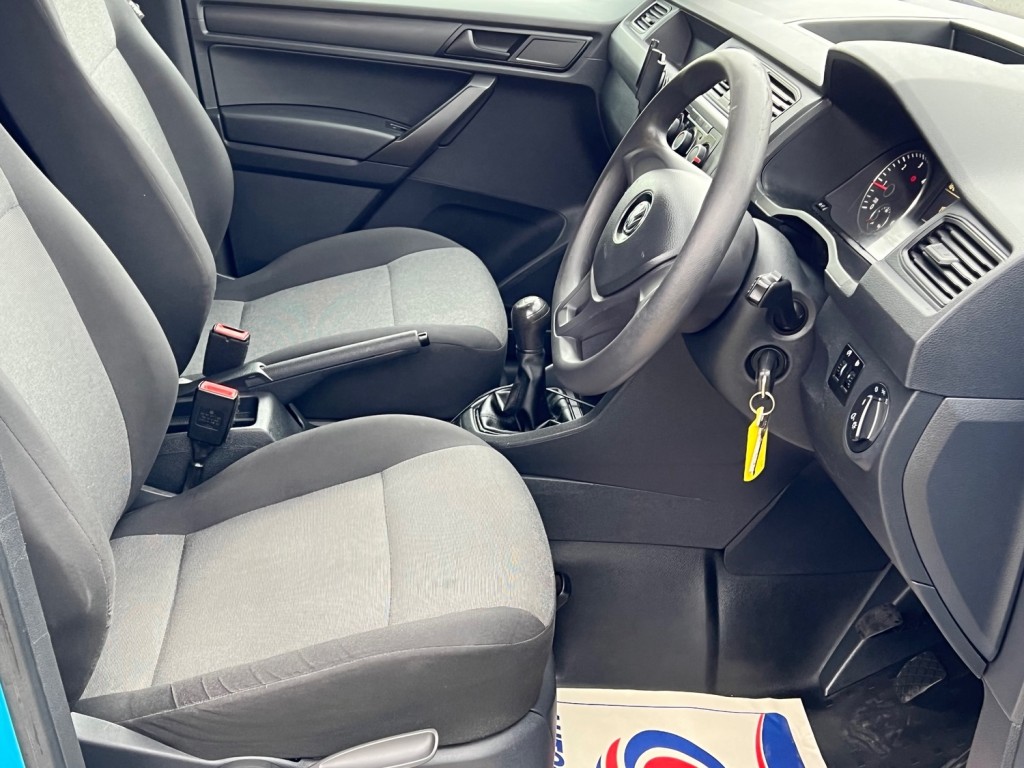 View VOLKSWAGEN CADDY MAXI 2.0 TDI STARTLINE