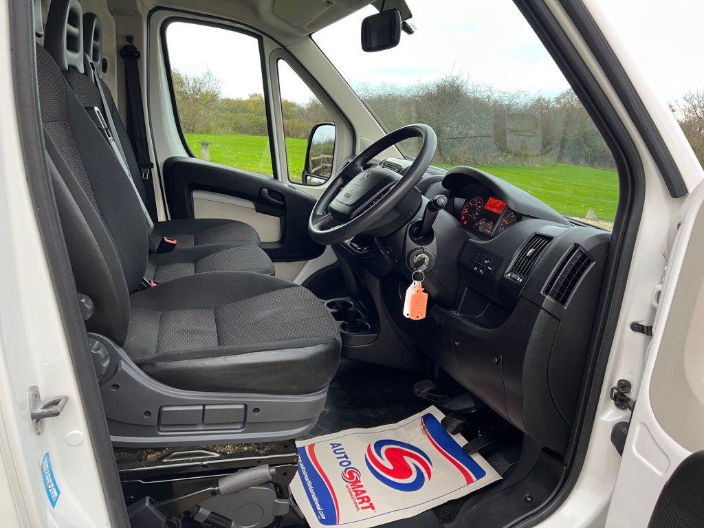 View PEUGEOT BOXER BLUE HDI 435 L4H2 PROFESSIONAL PV