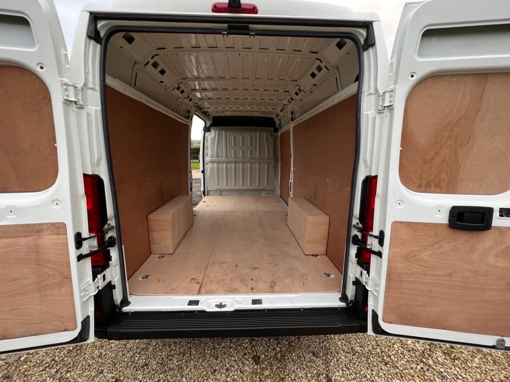 View PEUGEOT BOXER BLUE HDI 435 L4H2 PROFESSIONAL PV