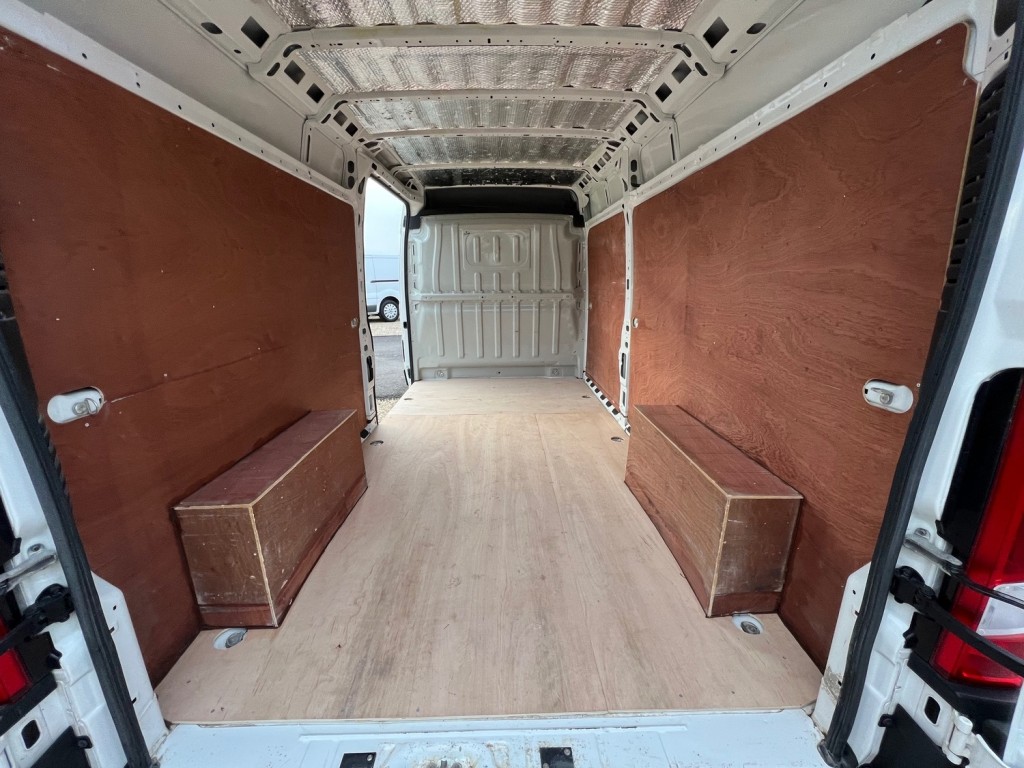 View PEUGEOT BOXER BLUEHDI 335 L3H2 PROFESSIONAL PV