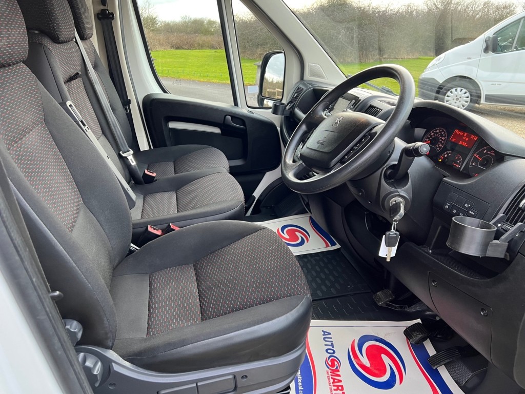View PEUGEOT BOXER BLUEHDI 335 L3H2 PROFESSIONAL PV