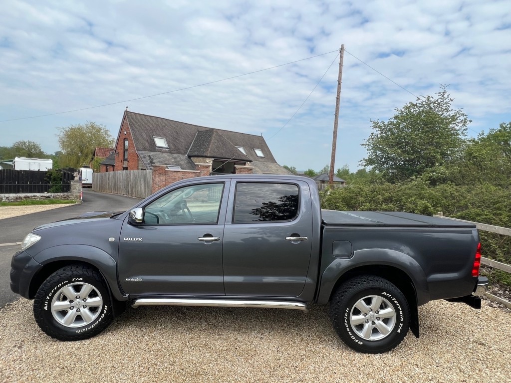 TOYOTA HILUX