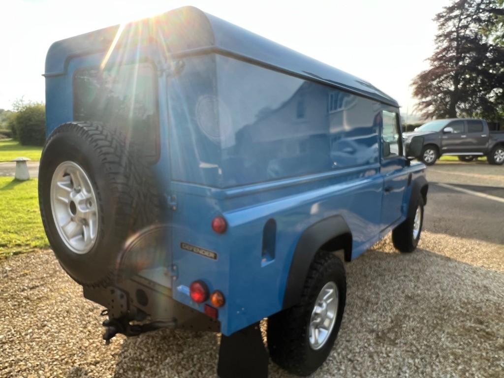 LAND ROVER DEFENDER 110