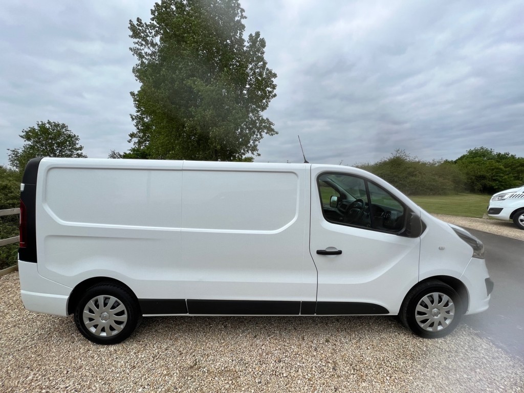 VAUXHALL VIVARO