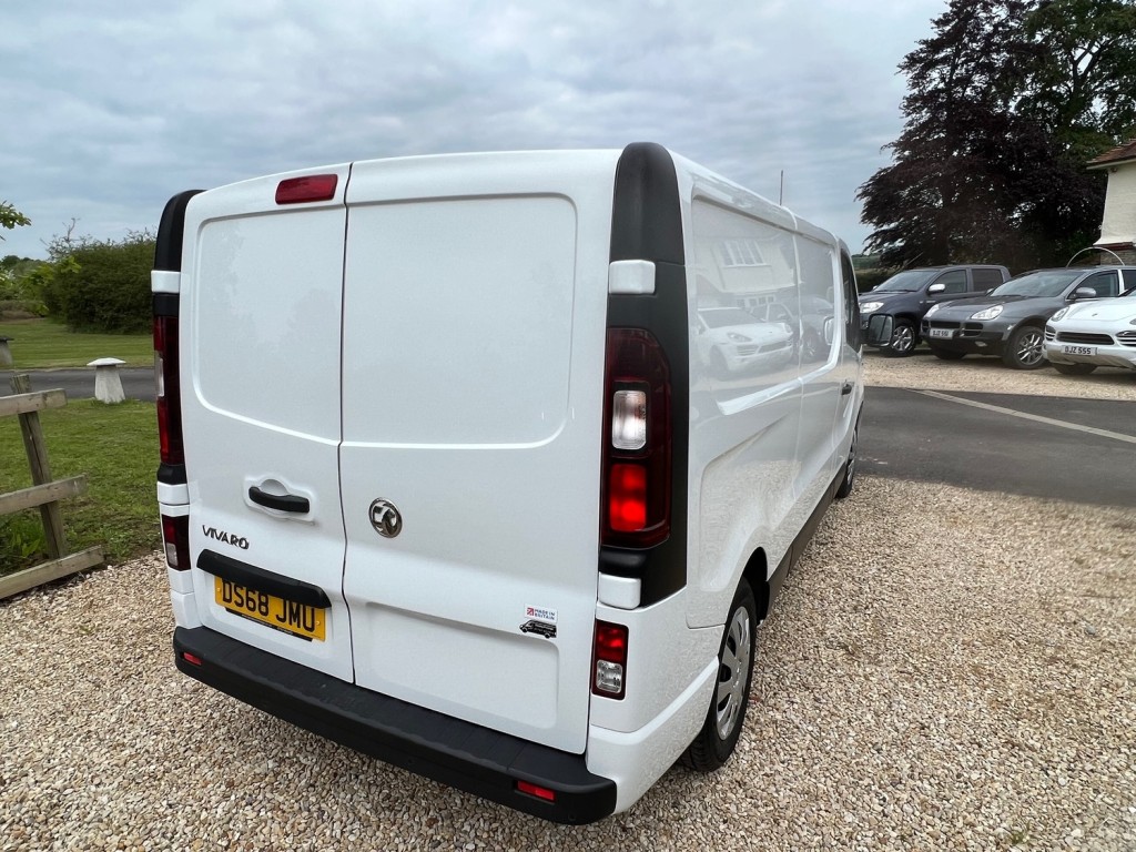 VAUXHALL VIVARO