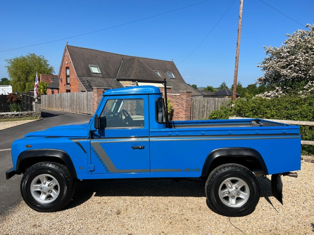 LAND ROVER DEFENDER 110