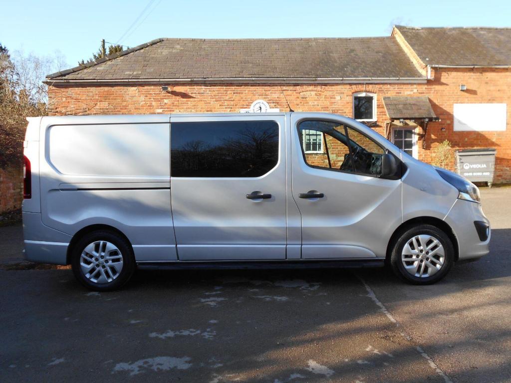 VAUXHALL VIVARO