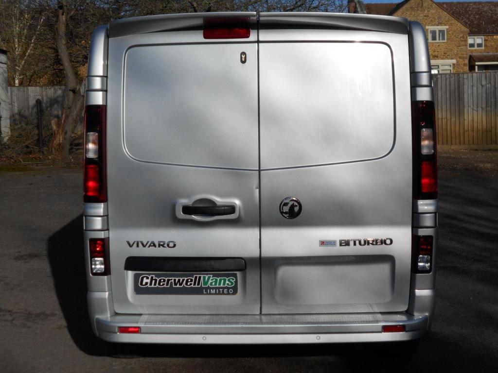 VAUXHALL VIVARO