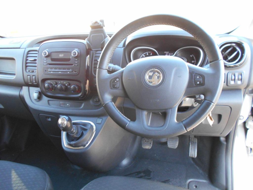 VAUXHALL VIVARO