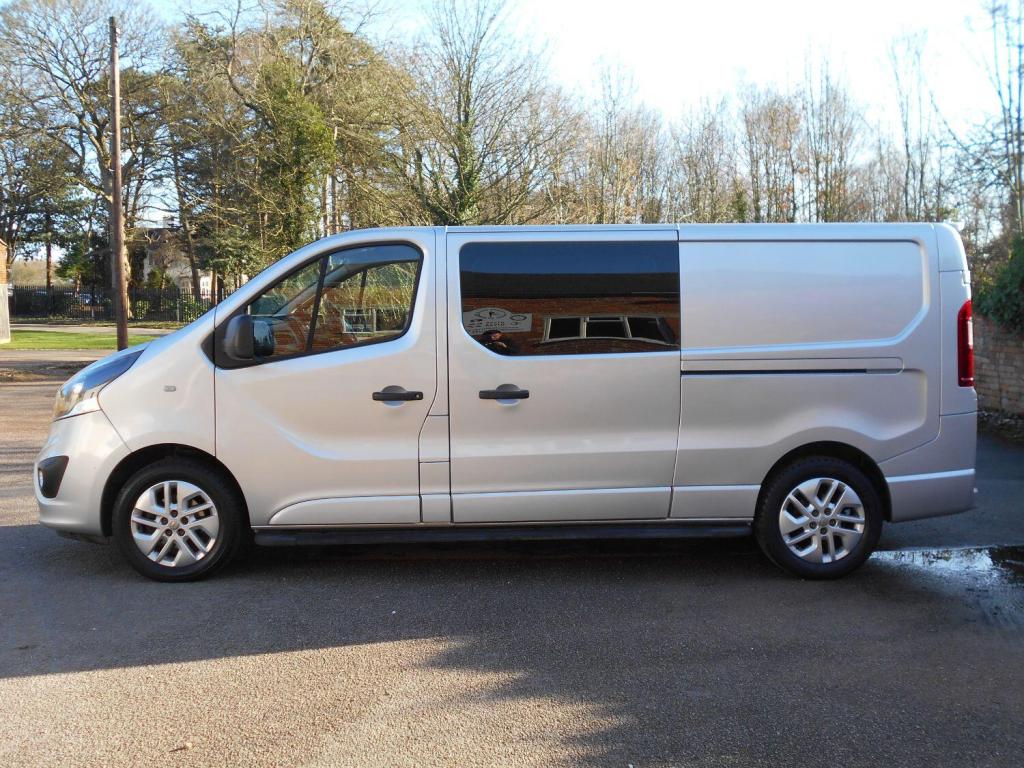 VAUXHALL VIVARO