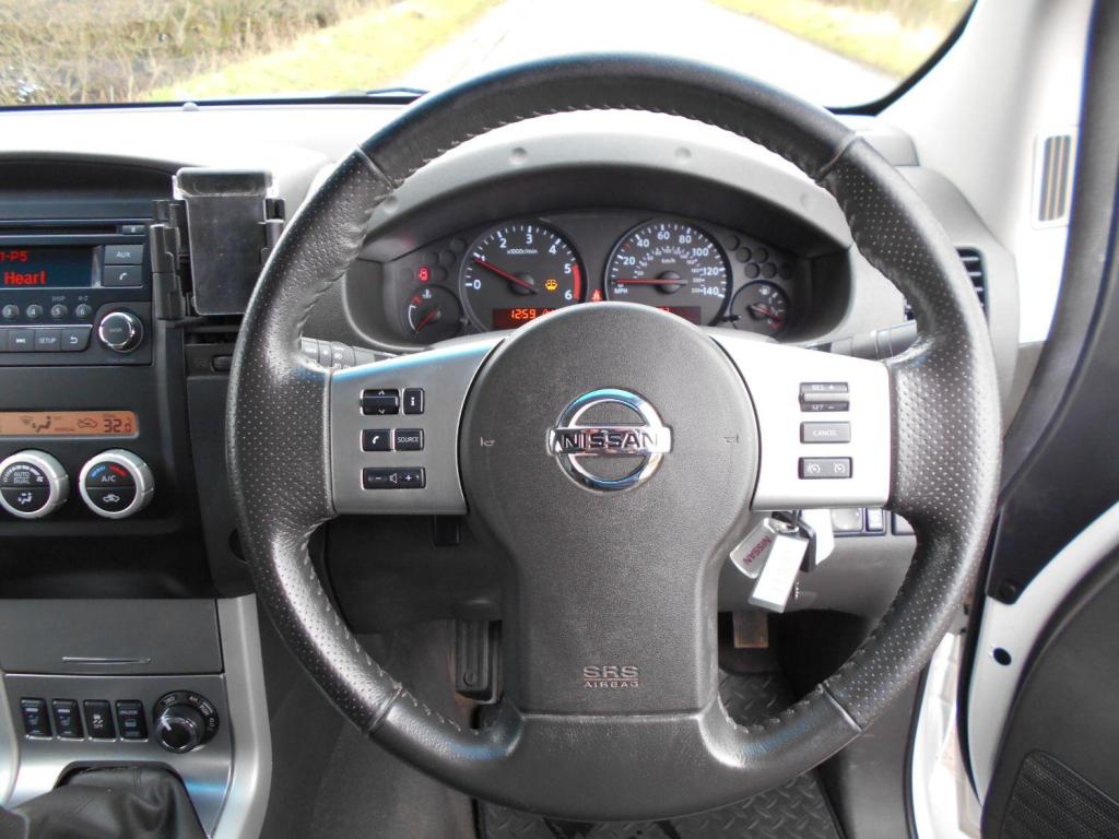 NISSAN NAVARA