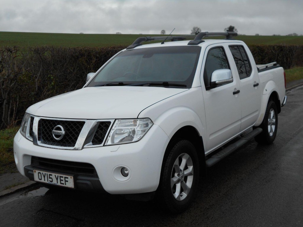 View NISSAN NAVARA 2.5 dCi Tekna 4x4 Pick-Up 190bhp *NO VAT* 
