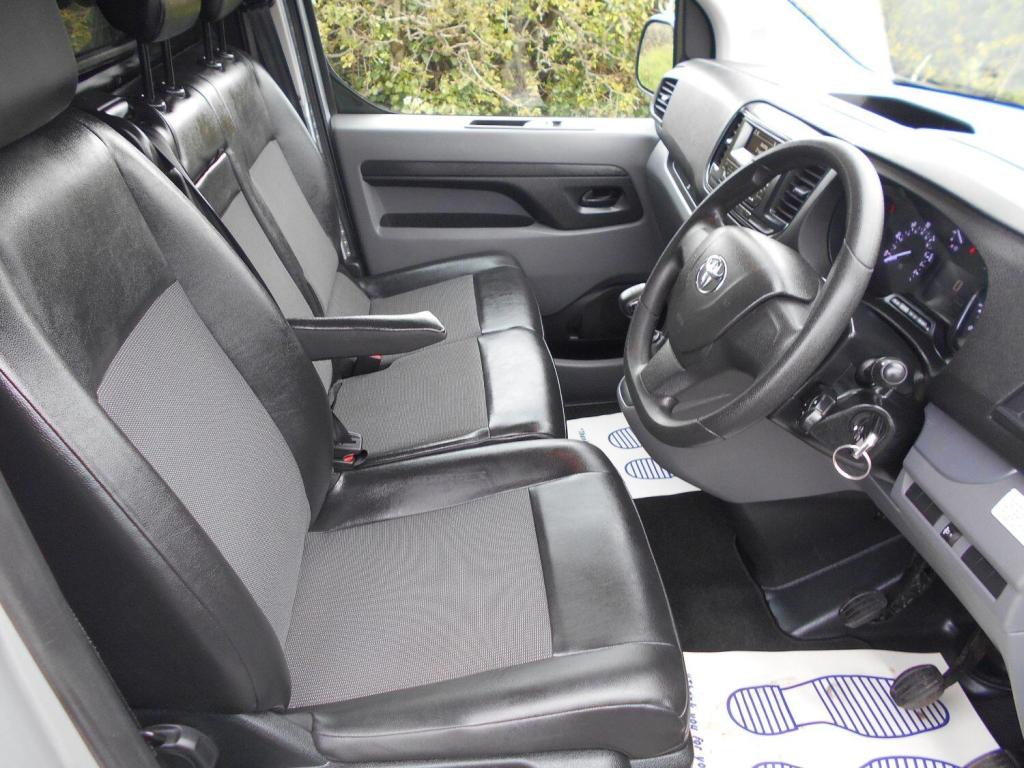 TOYOTA PROACE