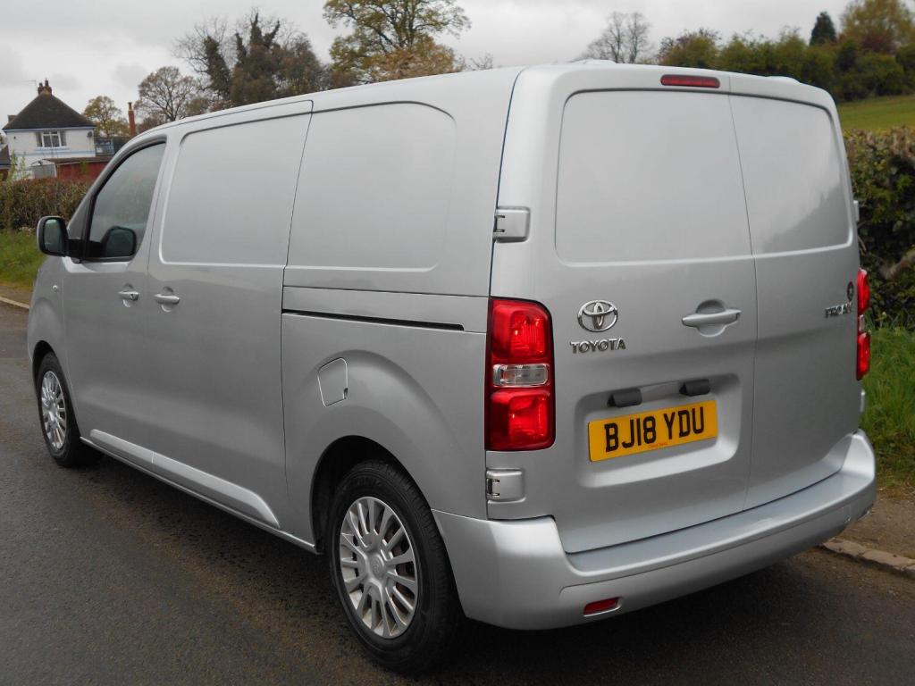 TOYOTA PROACE