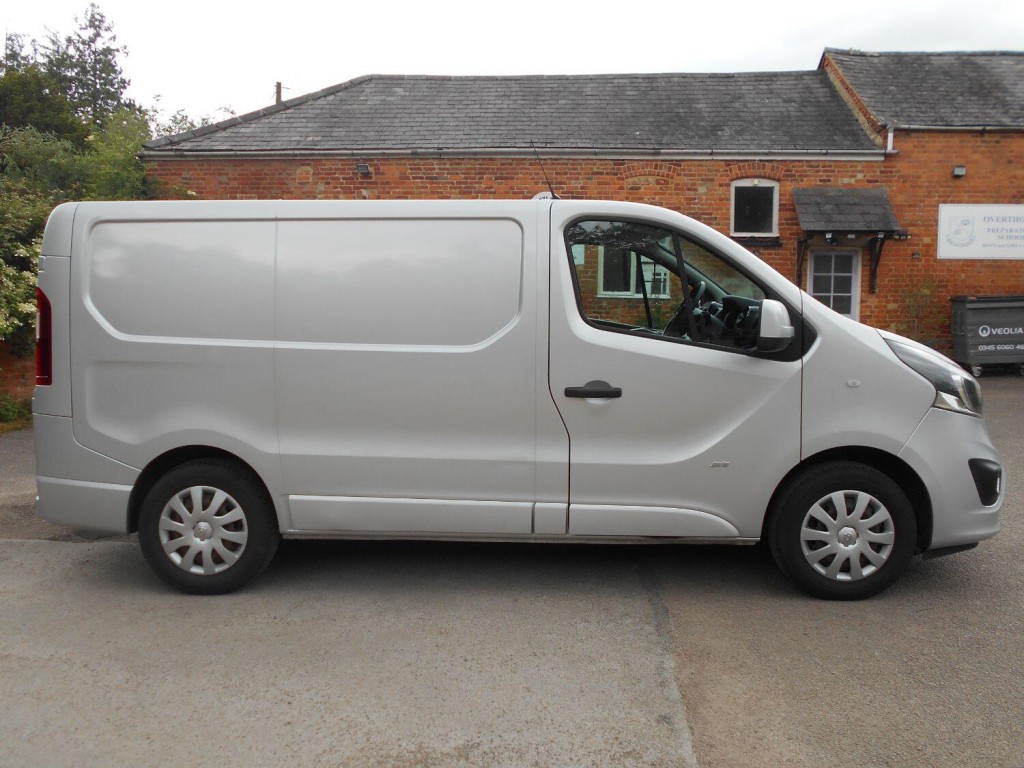 VAUXHALL VIVARO