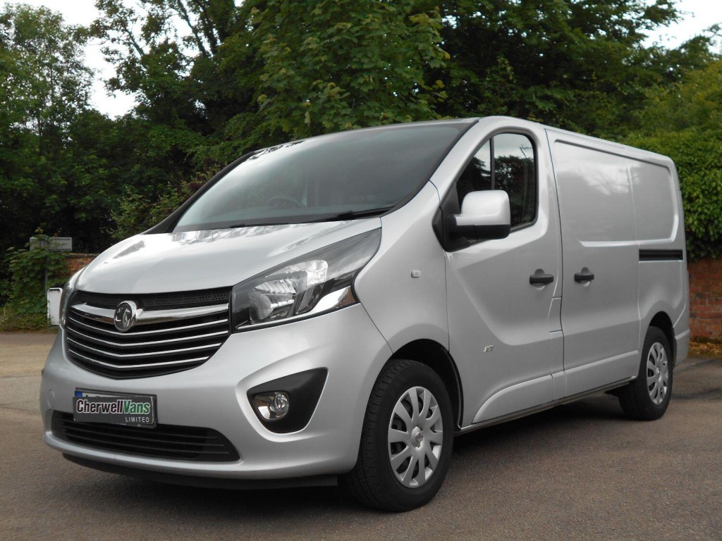 View VAUXHALL VIVARO 1.6 CDTi 2700 BiTurbo ecoFLEX Sportive 140bhp SWB Panel Van *NO VAT*