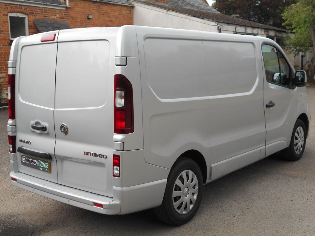 VAUXHALL VIVARO